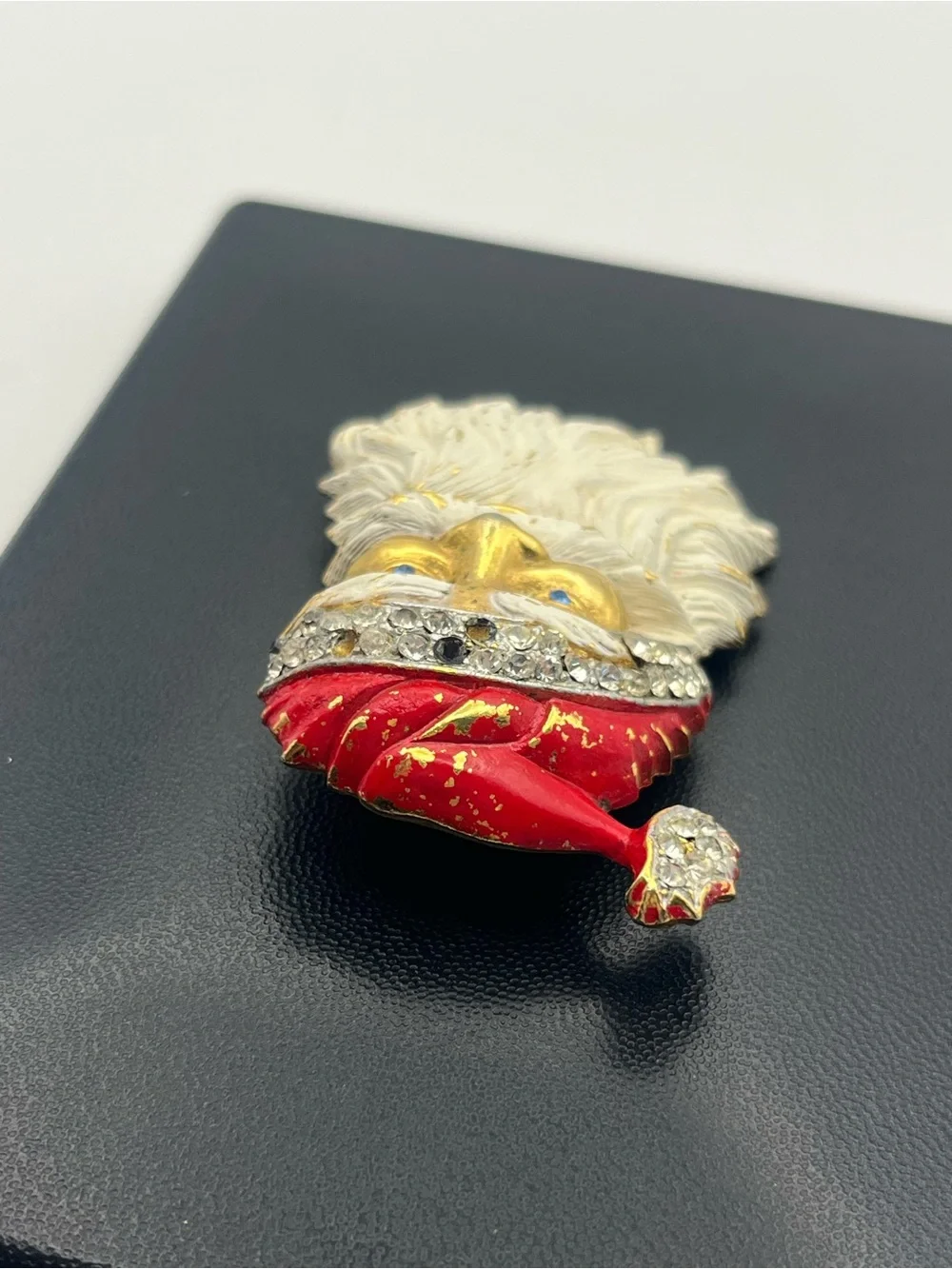 Weiss Santa Claus Christmas holiday rhinestone enamel vintage brooch pin